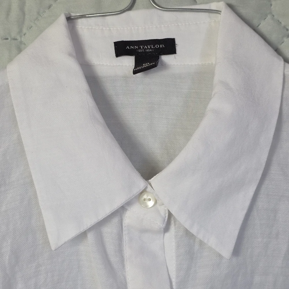 Ann Taylor White Sleeveless Button-Up Blouse Sz 10 - Picture 3 of 11